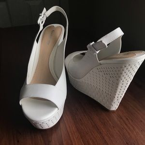 Gianni Bini White Eyelet Platform Wedges - 9.5M